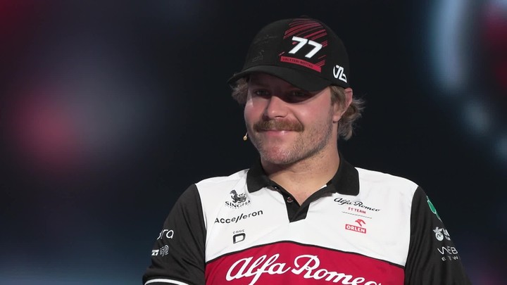 Bottas vymenil monopost za bicykel, na VC Singapuru dorazil po 420 km
